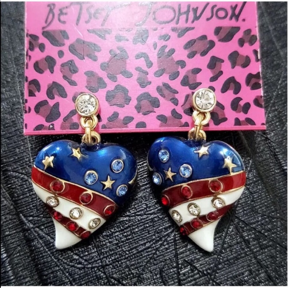 🇺🇸 PATRIOTIC FLAG HEART EARRINGS!!!